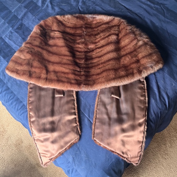 George Benioff Cape - Picture 3 of 4